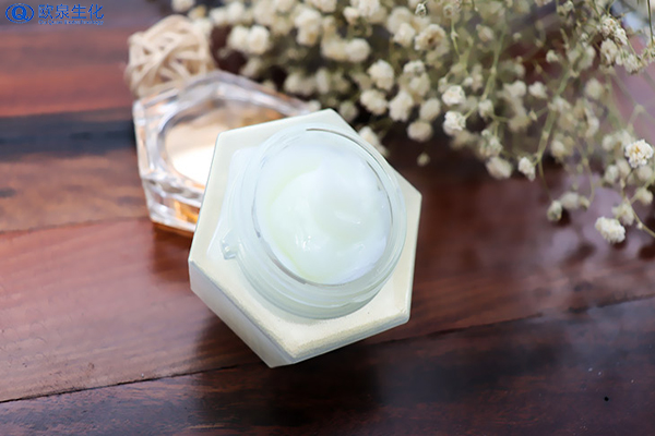 面霜是否能代替眼霜？