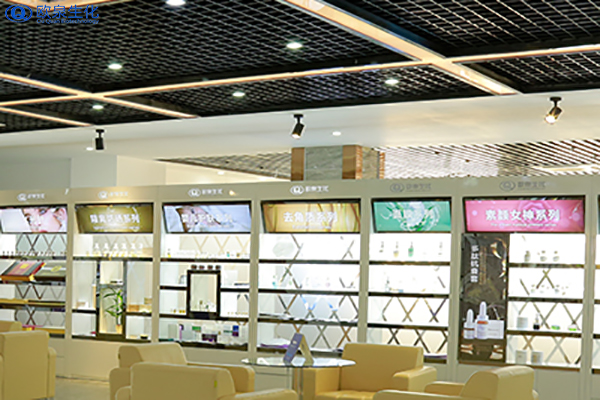 夏天化妝品店應(yīng)該賣什么化妝品？